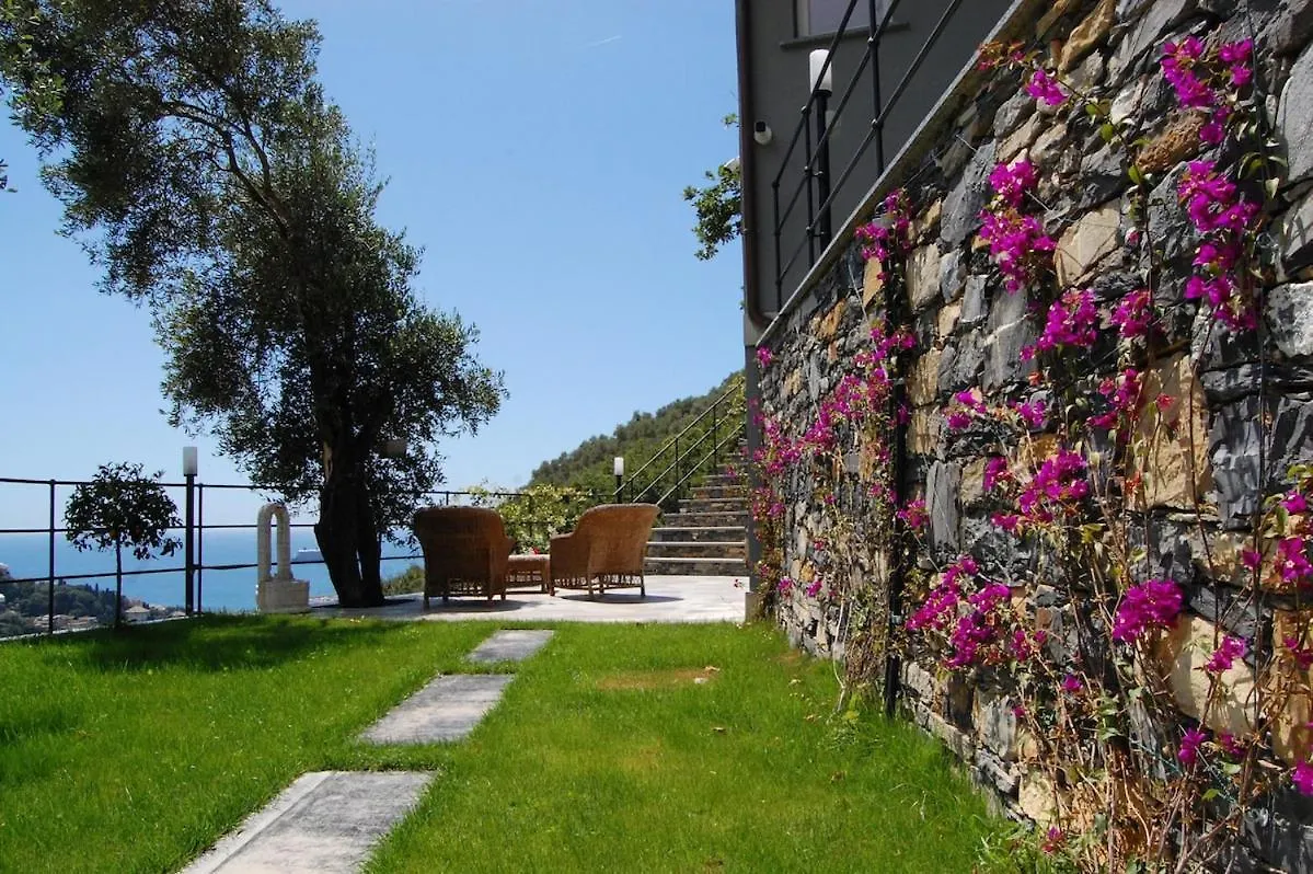Case Nel Verde Con Vista Mare, Rapallo